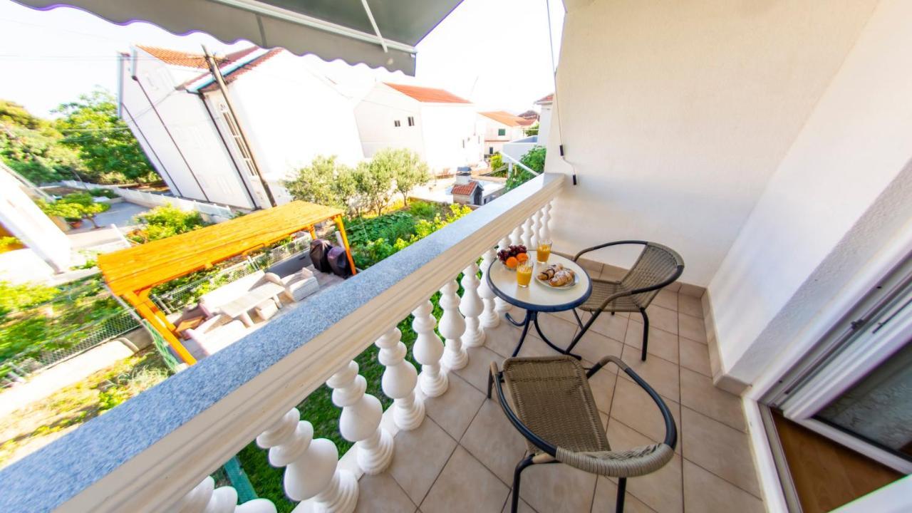 Apartments Curic Трогир Экстерьер фото