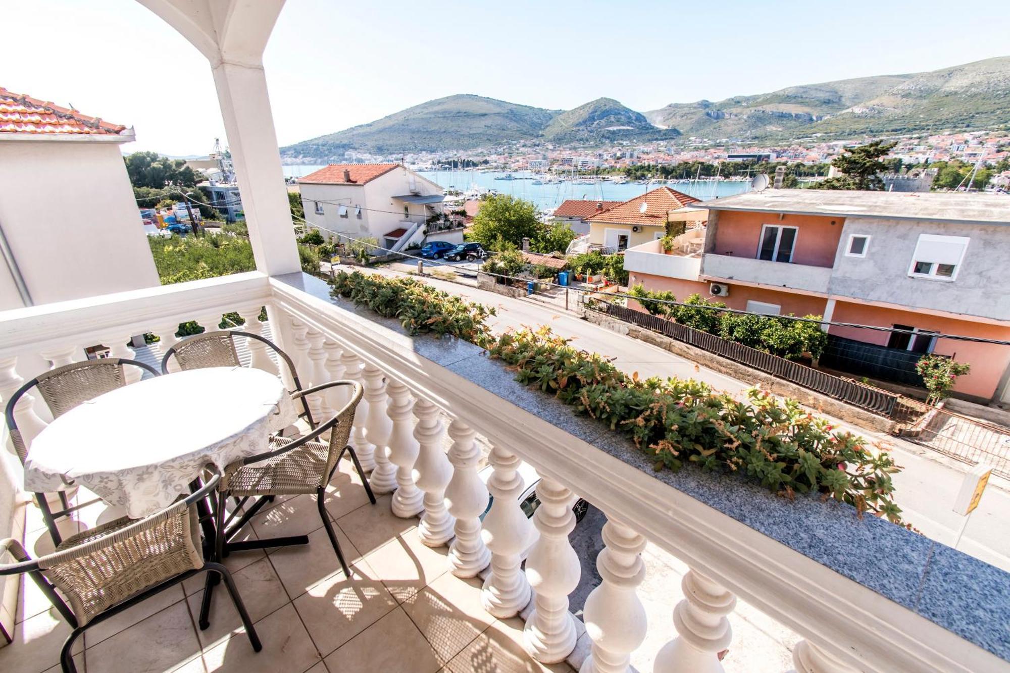 Apartments Curic Трогир Экстерьер фото
